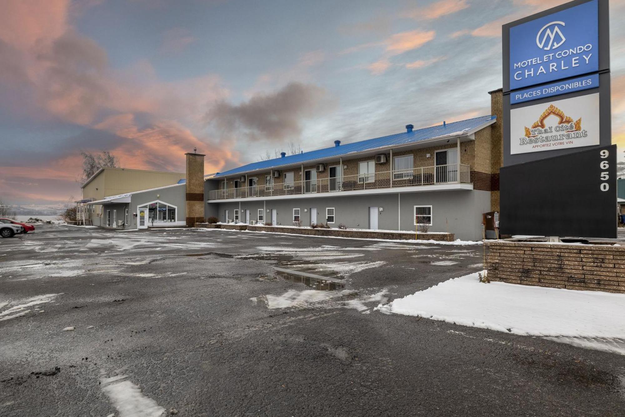 Motel Et Condo Chez Charley Sainte-Anne-de-Beaupré Exterior foto