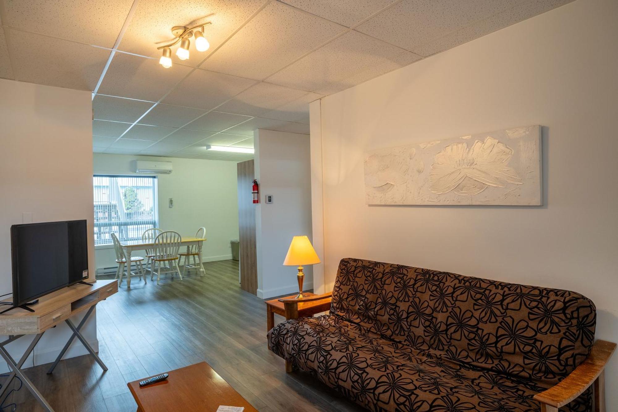 Motel Et Condo Chez Charley Sainte-Anne-de-Beaupré Exterior foto